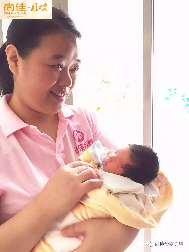 尚佳專(zhuān)業(yè)月嫂 | 母親生病丨 是否需停止哺乳？